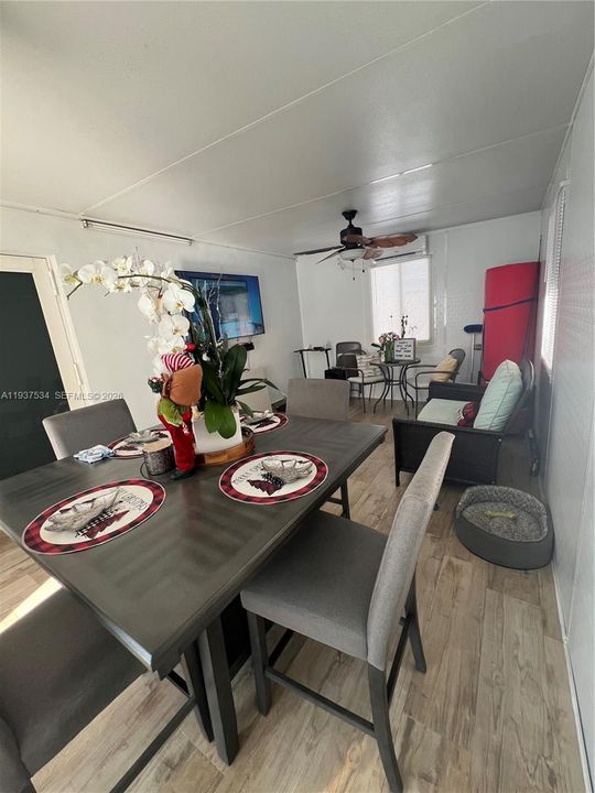 For Sale: $645,000 (3 beds, 2 baths, 1099 Square Feet)