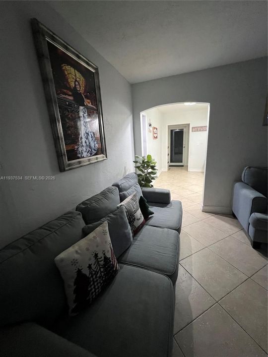 For Sale: $645,000 (3 beds, 2 baths, 1099 Square Feet)