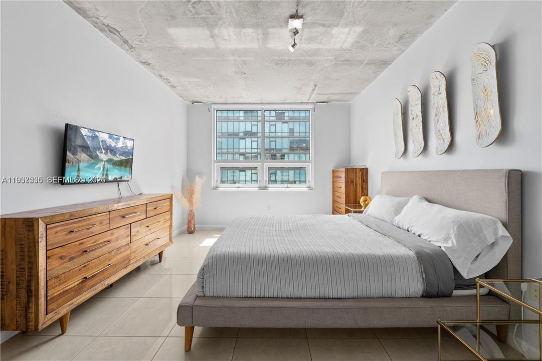 For Rent: $5,200 (2 beds, 2 baths, 1215 Square Feet)