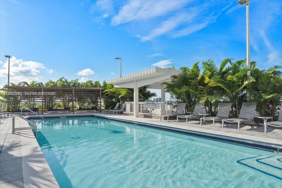 For Rent: $5,200 (2 beds, 2 baths, 1215 Square Feet)