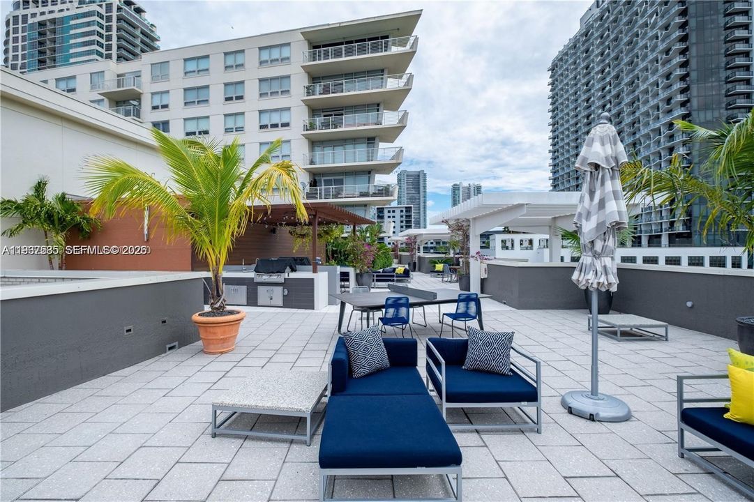 For Rent: $5,200 (2 beds, 2 baths, 1215 Square Feet)