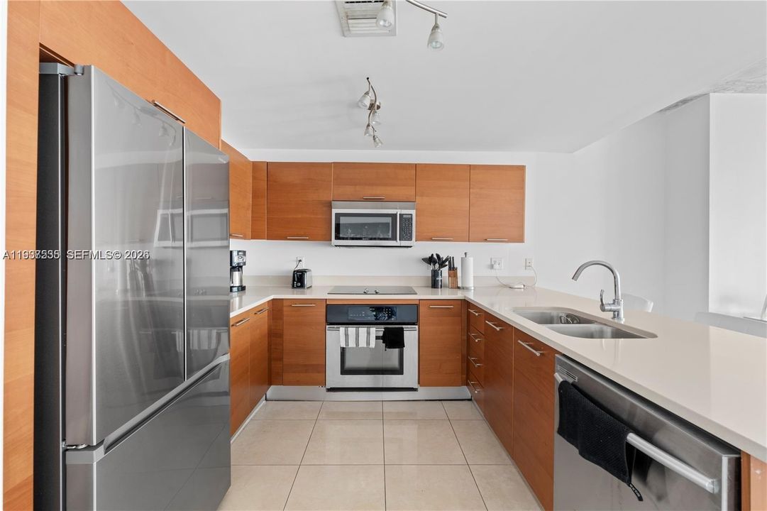 For Rent: $5,200 (2 beds, 2 baths, 1215 Square Feet)