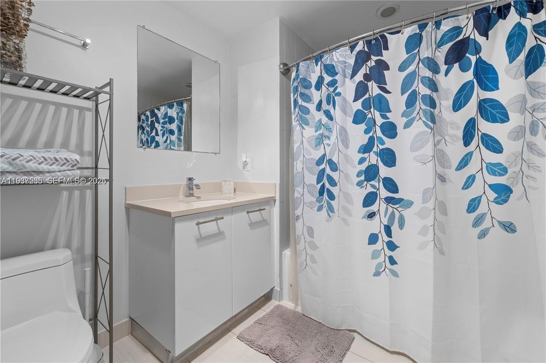 For Rent: $5,200 (2 beds, 2 baths, 1215 Square Feet)