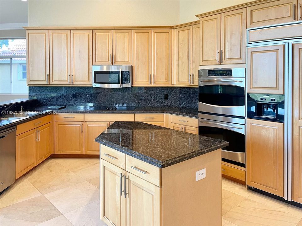 En Renta: $8,400 (6 camas, 4 baños, 3541 Pies cuadrados)