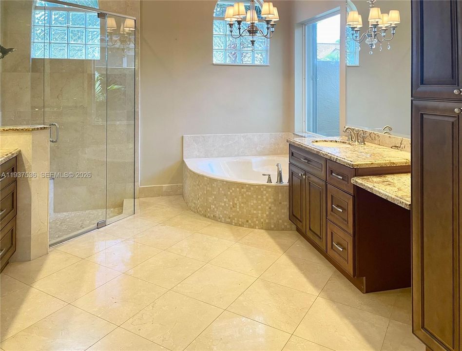 En Renta: $8,400 (6 camas, 4 baños, 3541 Pies cuadrados)