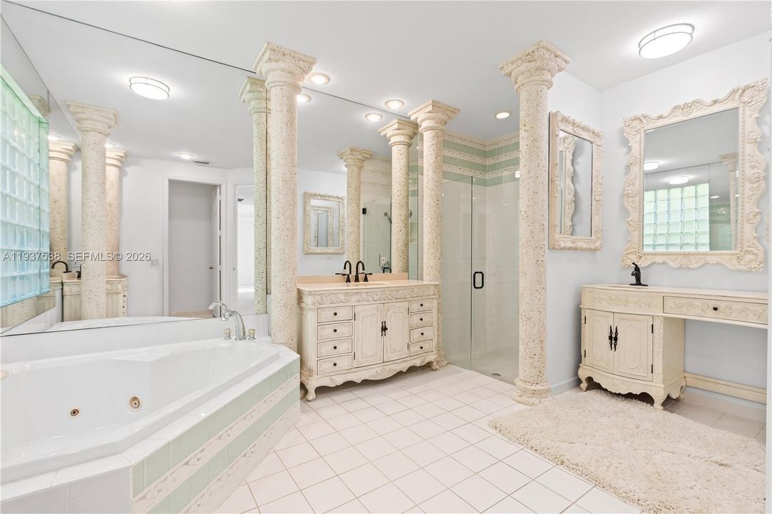 En Venta: $999,000 (3 camas, 3 baños, 2641 Pies cuadrados)