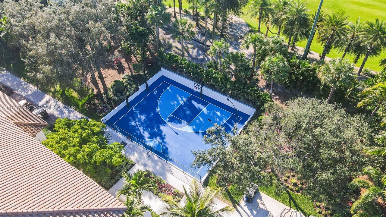 En Venta: $999,000 (3 camas, 3 baños, 2641 Pies cuadrados)