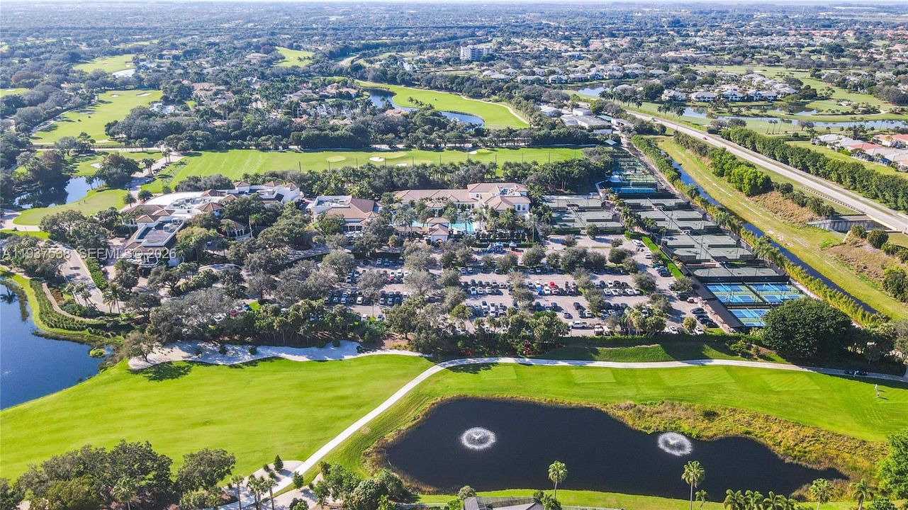 En Venta: $999,000 (3 camas, 3 baños, 2641 Pies cuadrados)