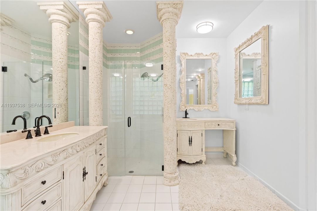 En Venta: $999,000 (3 camas, 3 baños, 2641 Pies cuadrados)