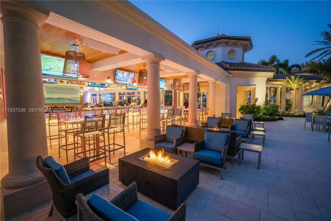 En Venta: $999,000 (3 camas, 3 baños, 2641 Pies cuadrados)