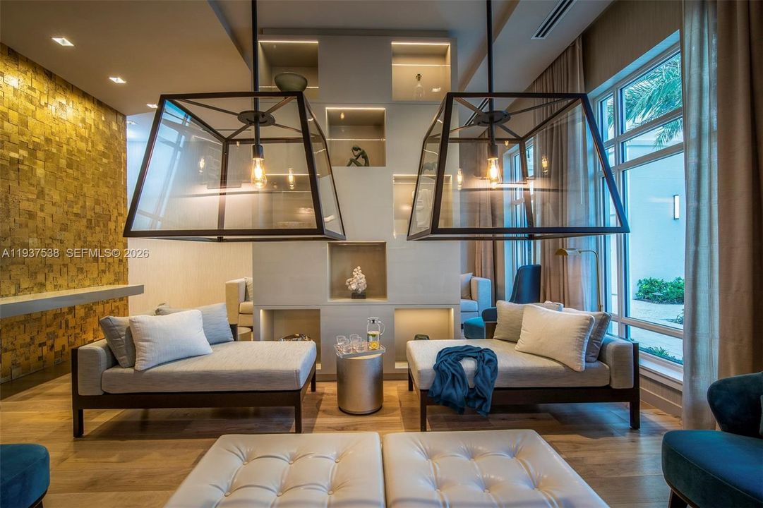 En Venta: $999,000 (3 camas, 3 baños, 2641 Pies cuadrados)