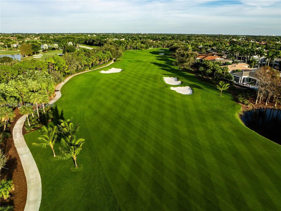 En Venta: $999,000 (3 camas, 3 baños, 2641 Pies cuadrados)