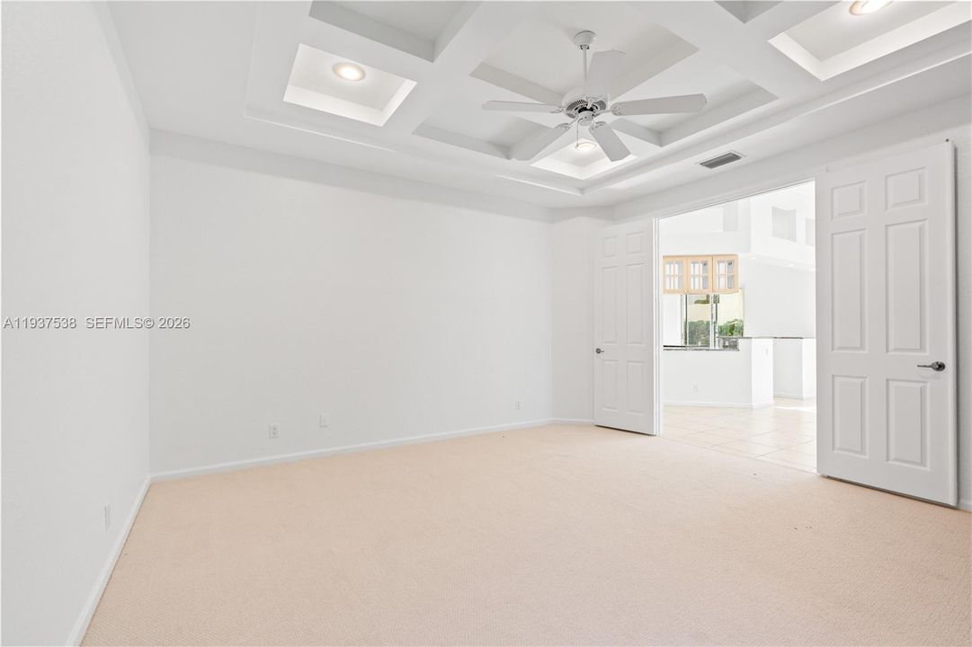 En Venta: $999,000 (3 camas, 3 baños, 2641 Pies cuadrados)