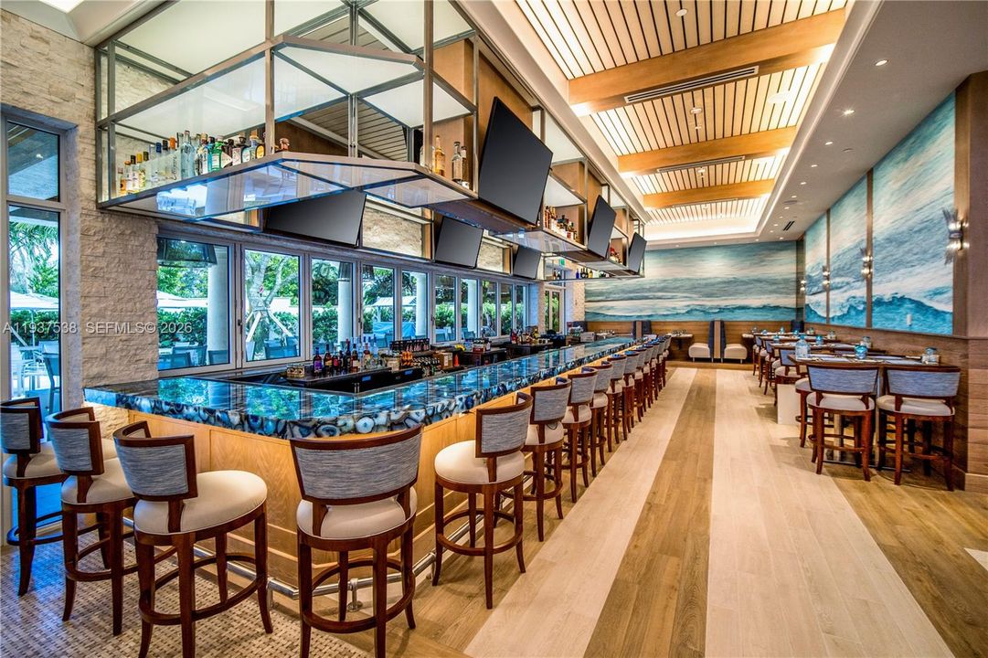 En Venta: $999,000 (3 camas, 3 baños, 2641 Pies cuadrados)