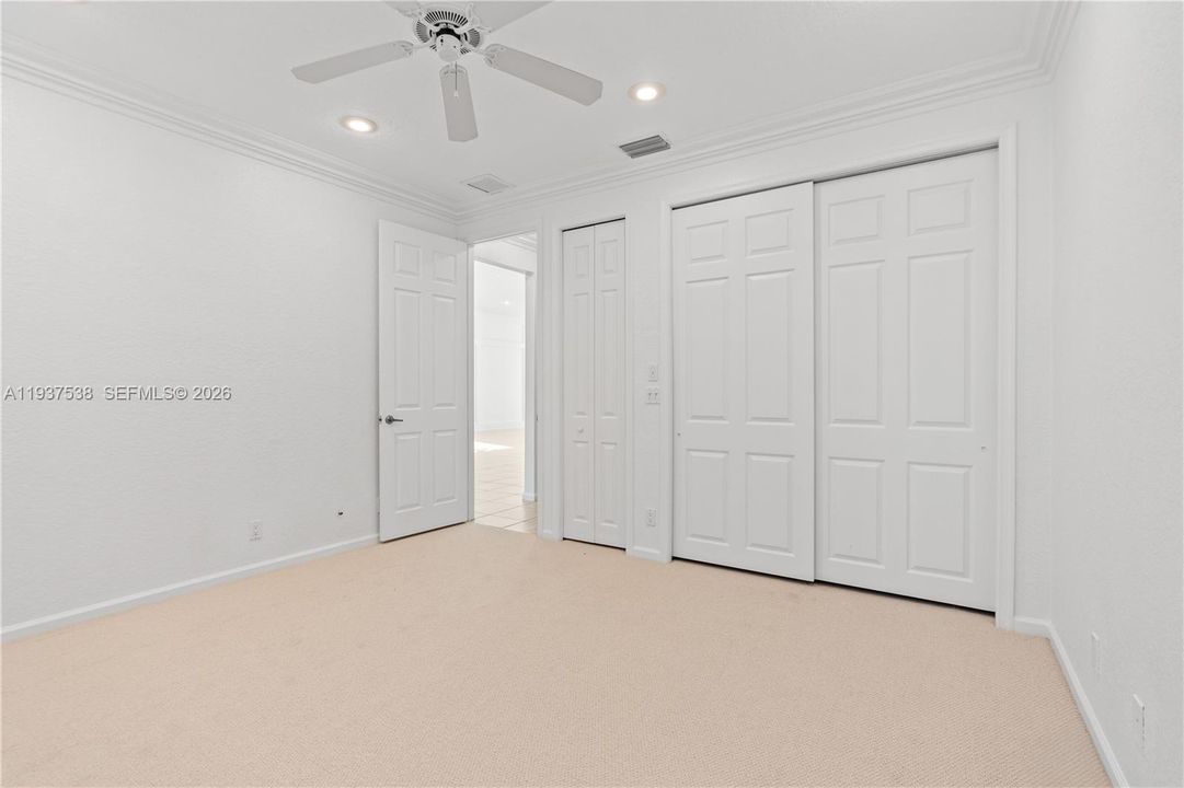 En Venta: $999,000 (3 camas, 3 baños, 2641 Pies cuadrados)