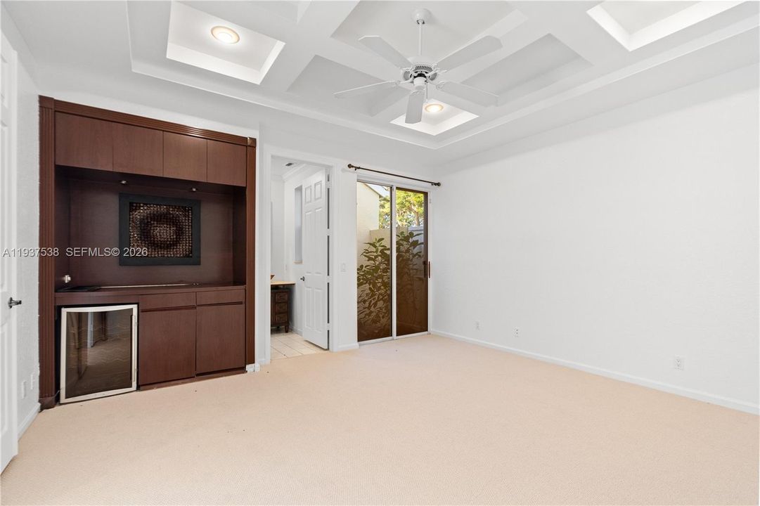 En Venta: $999,000 (3 camas, 3 baños, 2641 Pies cuadrados)