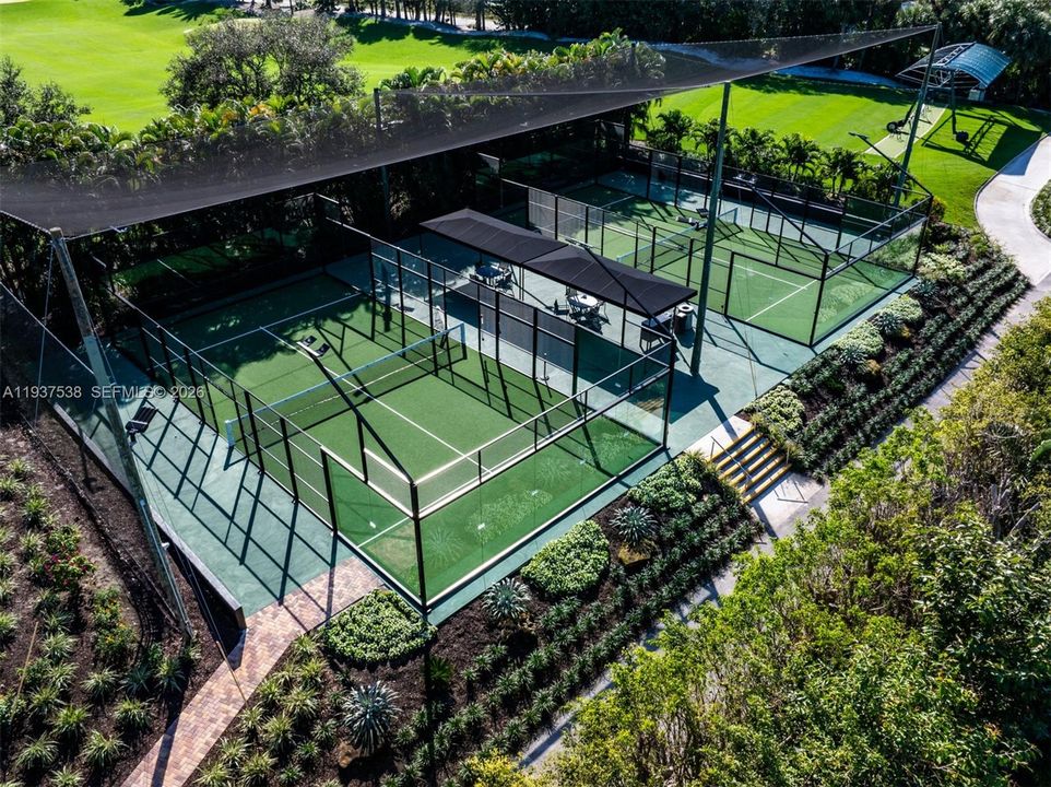 En Venta: $999,000 (3 camas, 3 baños, 2641 Pies cuadrados)