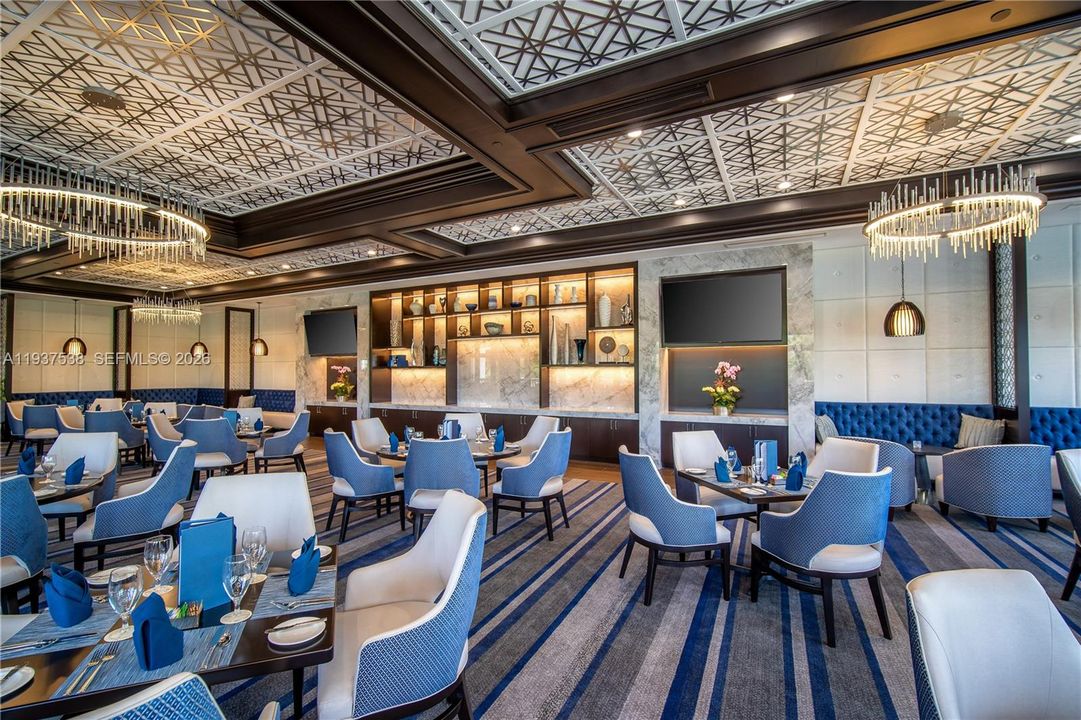 En Venta: $999,000 (3 camas, 3 baños, 2641 Pies cuadrados)