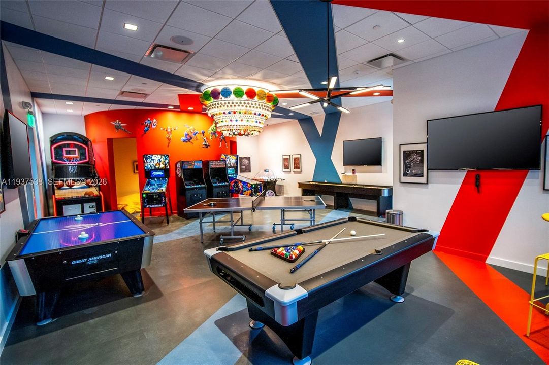 En Venta: $999,000 (3 camas, 3 baños, 2641 Pies cuadrados)