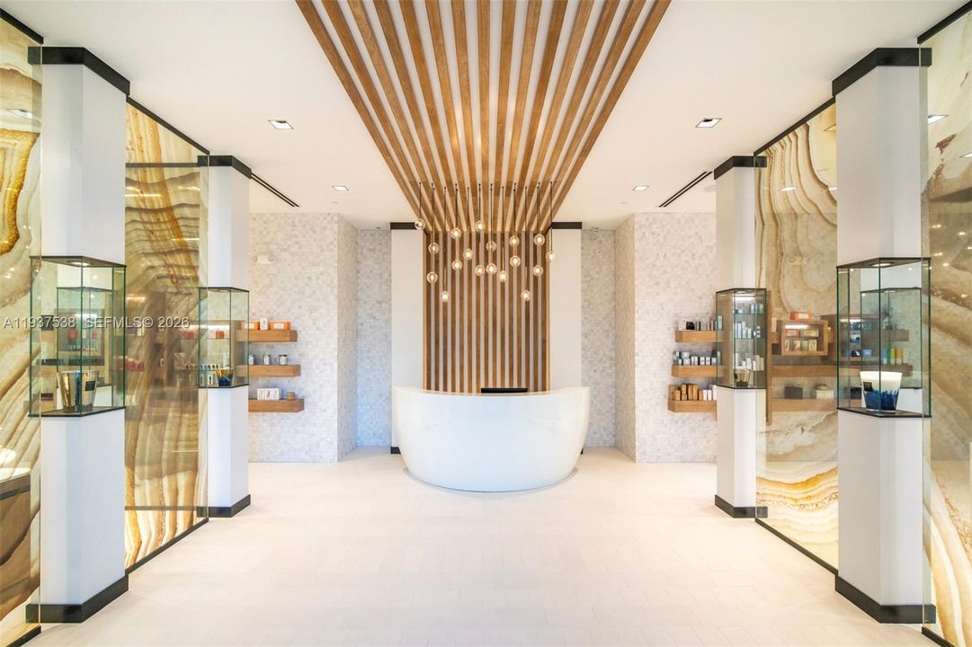 En Venta: $999,000 (3 camas, 3 baños, 2641 Pies cuadrados)