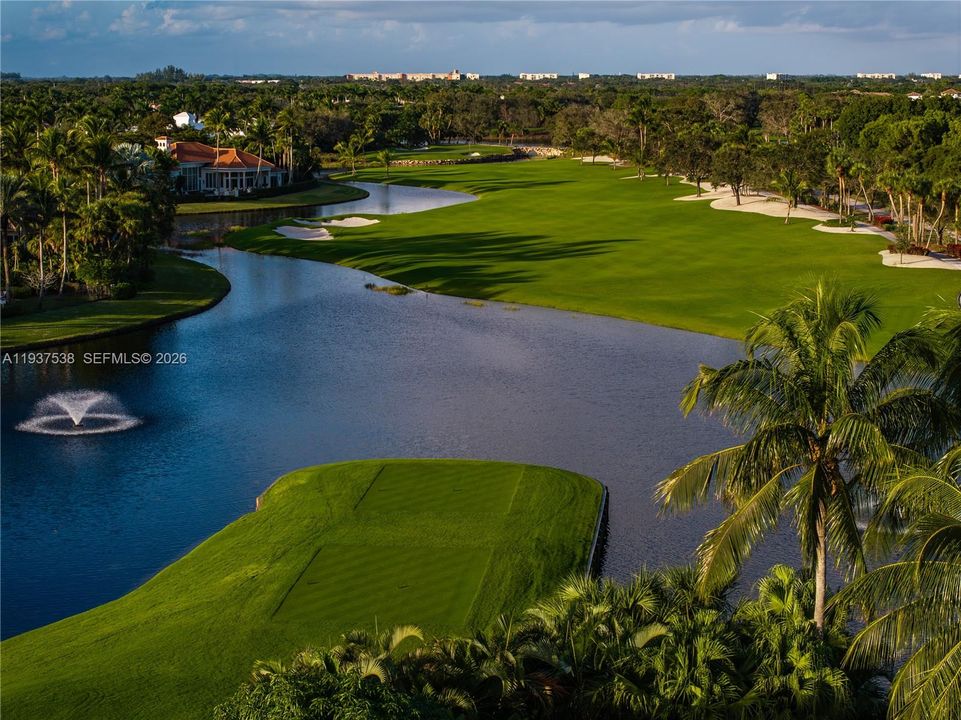 En Venta: $999,000 (3 camas, 3 baños, 2641 Pies cuadrados)