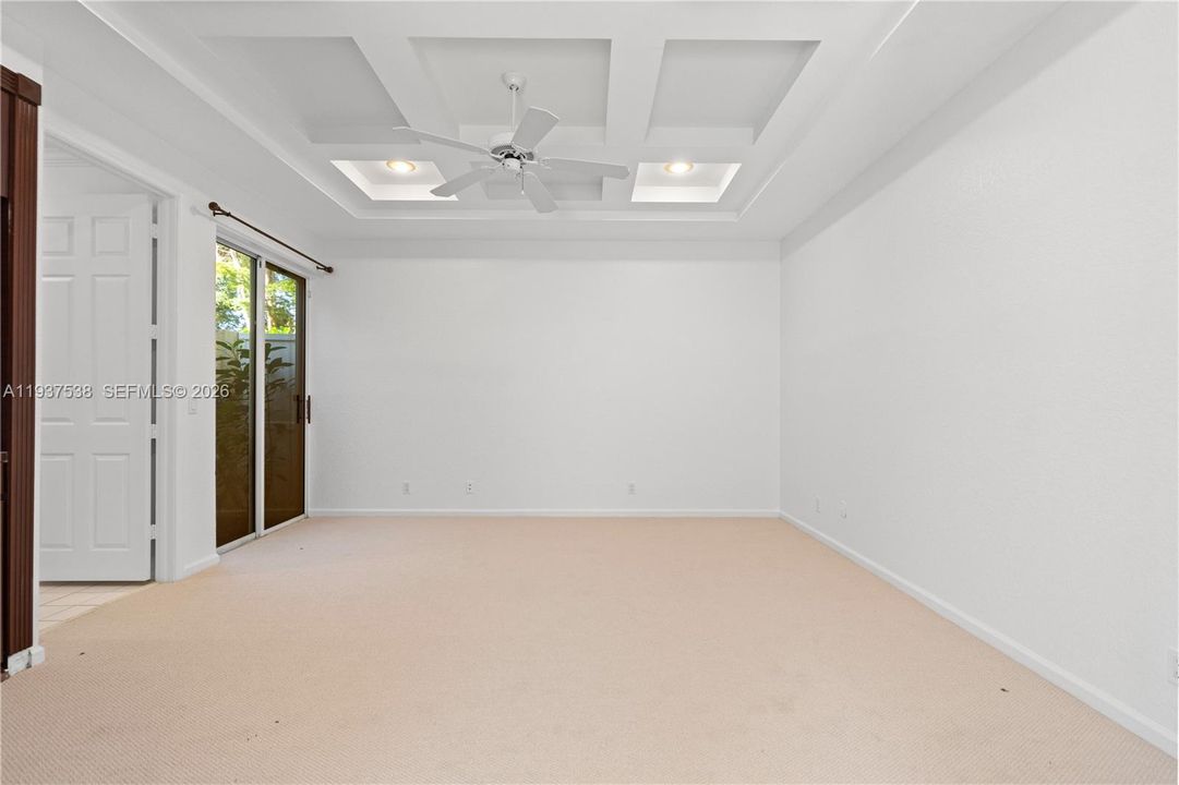 En Venta: $999,000 (3 camas, 3 baños, 2641 Pies cuadrados)