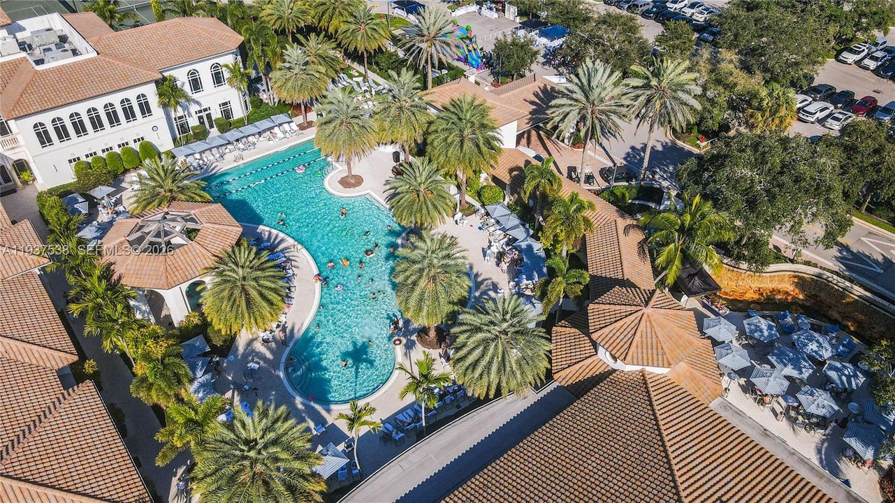 En Venta: $999,000 (3 camas, 3 baños, 2641 Pies cuadrados)