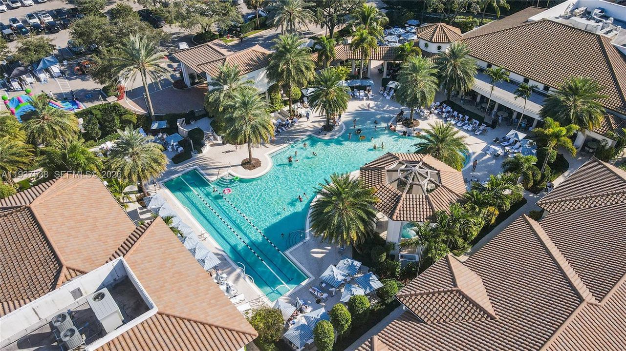 En Venta: $999,000 (3 camas, 3 baños, 2641 Pies cuadrados)