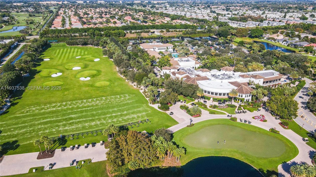 En Venta: $999,000 (3 camas, 3 baños, 2641 Pies cuadrados)