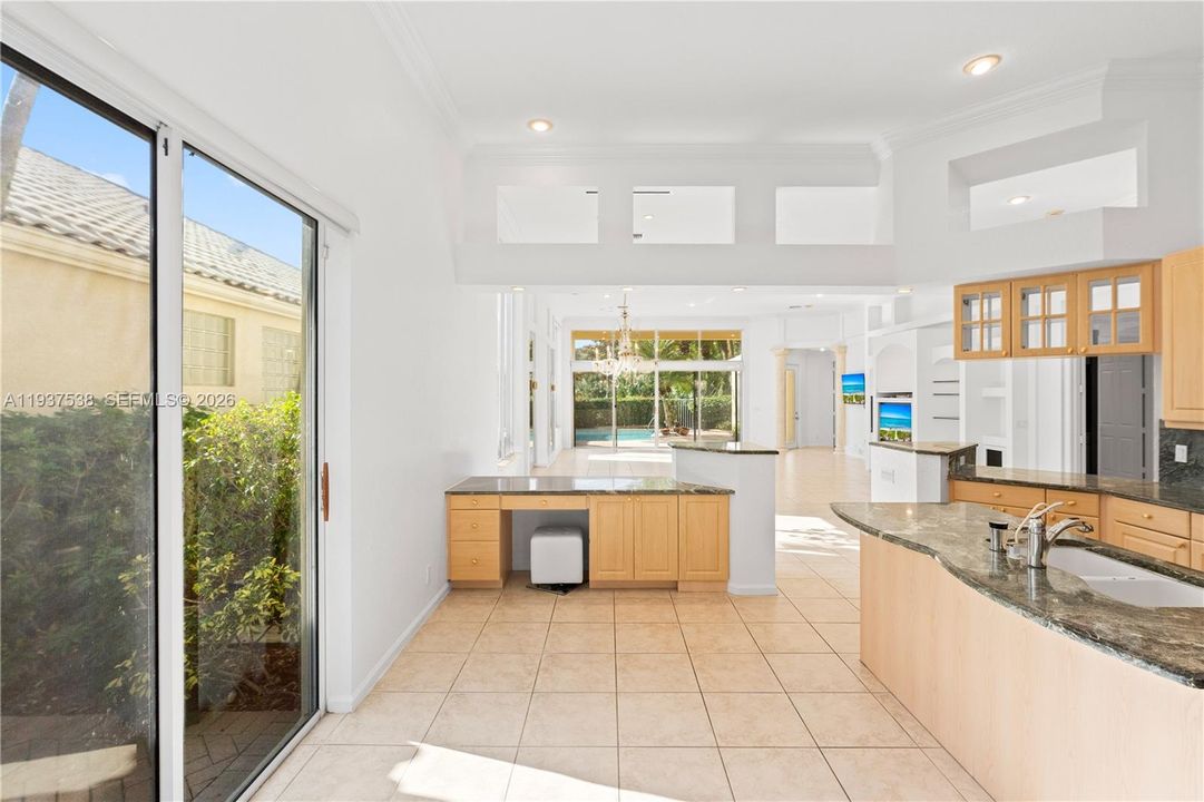 En Venta: $999,000 (3 camas, 3 baños, 2641 Pies cuadrados)