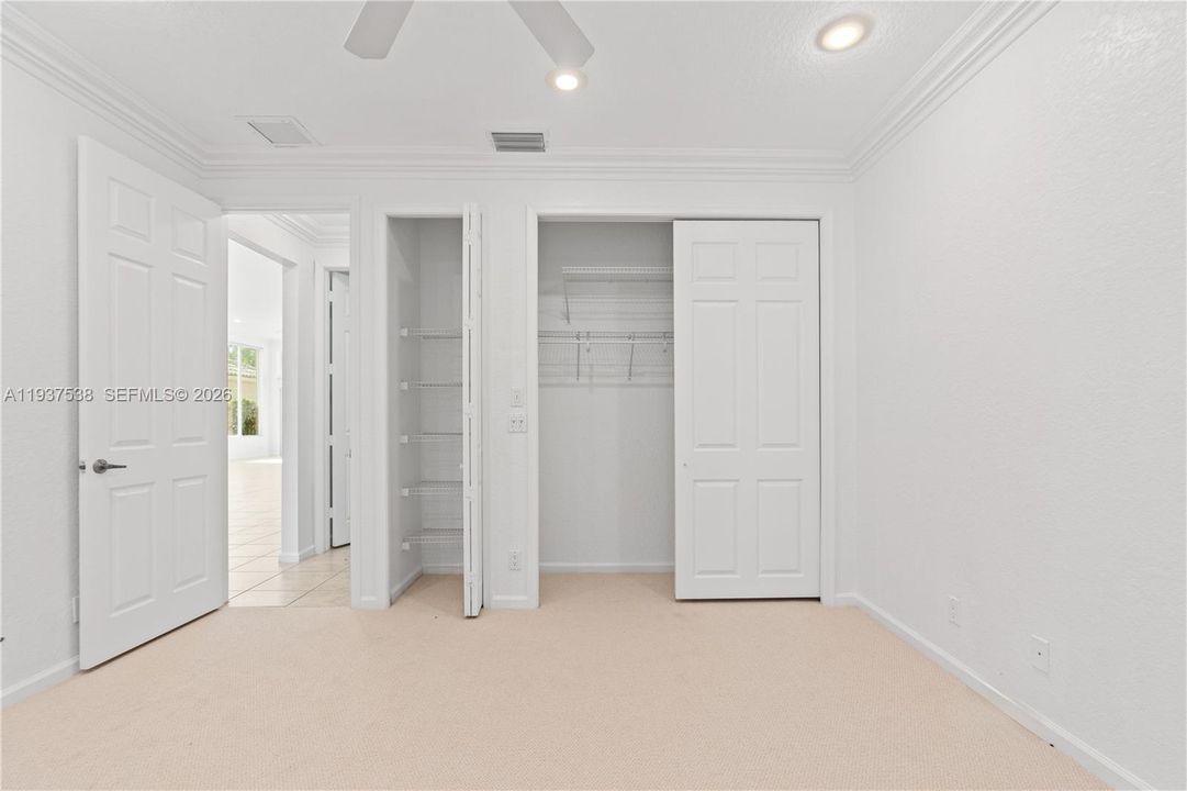 En Venta: $999,000 (3 camas, 3 baños, 2641 Pies cuadrados)