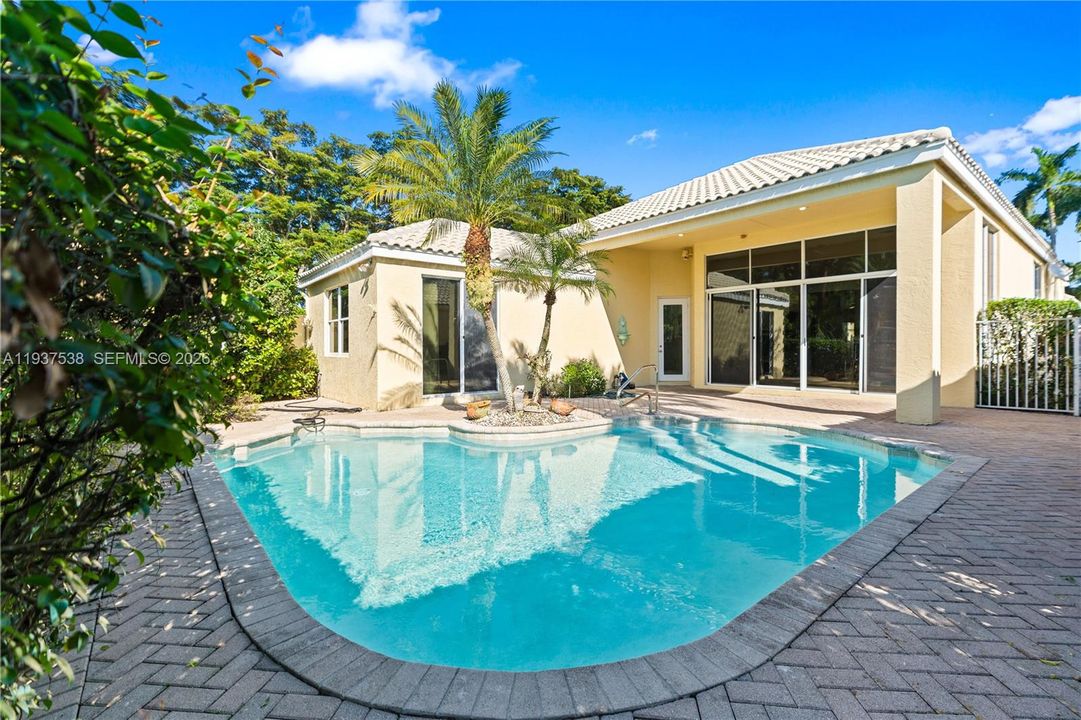 En Venta: $999,000 (3 camas, 3 baños, 2641 Pies cuadrados)