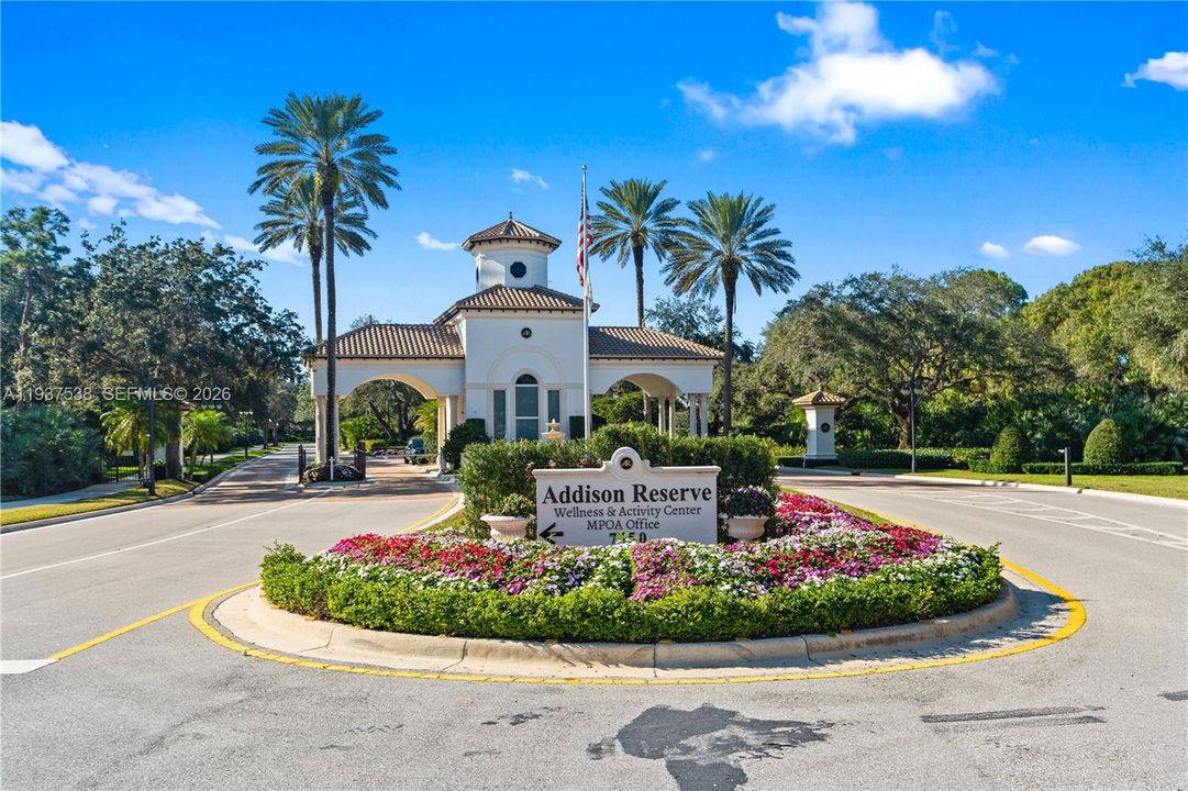 En Venta: $999,000 (3 camas, 3 baños, 2641 Pies cuadrados)