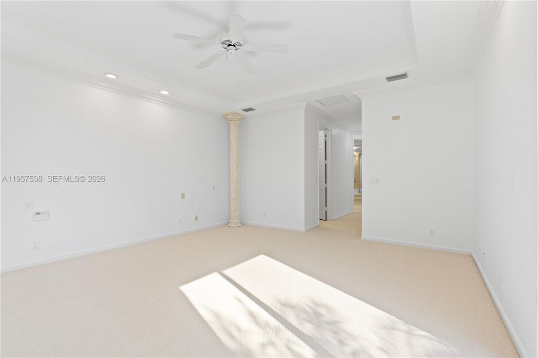 En Venta: $999,000 (3 camas, 3 baños, 2641 Pies cuadrados)