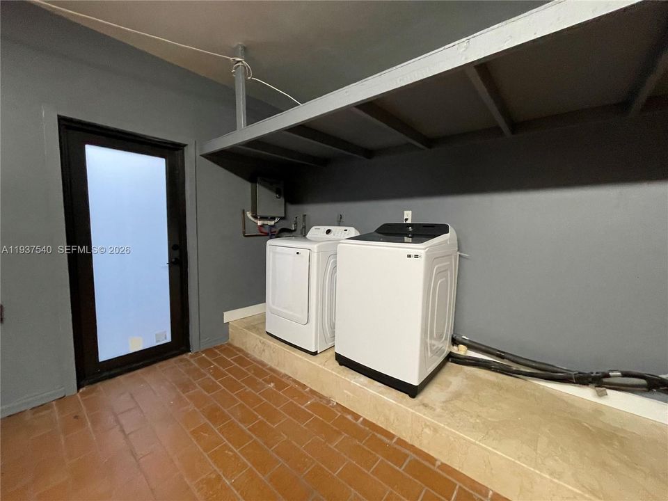 出租: $6,500 (4 贝兹, 3 浴室, 2732 平方英尺)