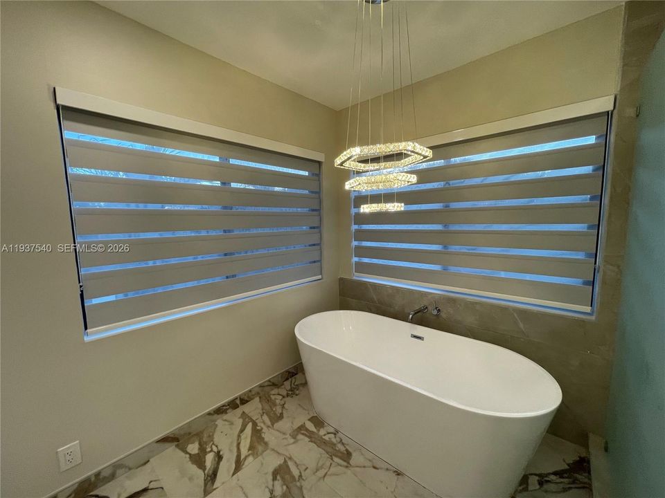 出租: $6,500 (4 贝兹, 3 浴室, 2732 平方英尺)