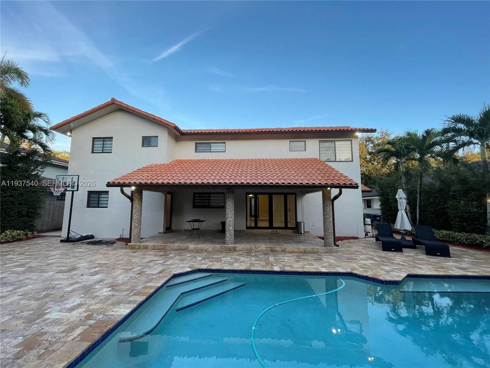 出租: $6,500 (4 贝兹, 3 浴室, 2732 平方英尺)