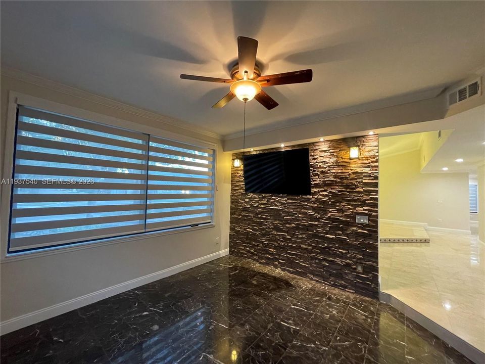 出租: $6,500 (4 贝兹, 3 浴室, 2732 平方英尺)