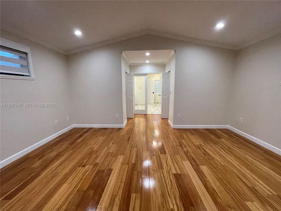 出租: $6,500 (4 贝兹, 3 浴室, 2732 平方英尺)