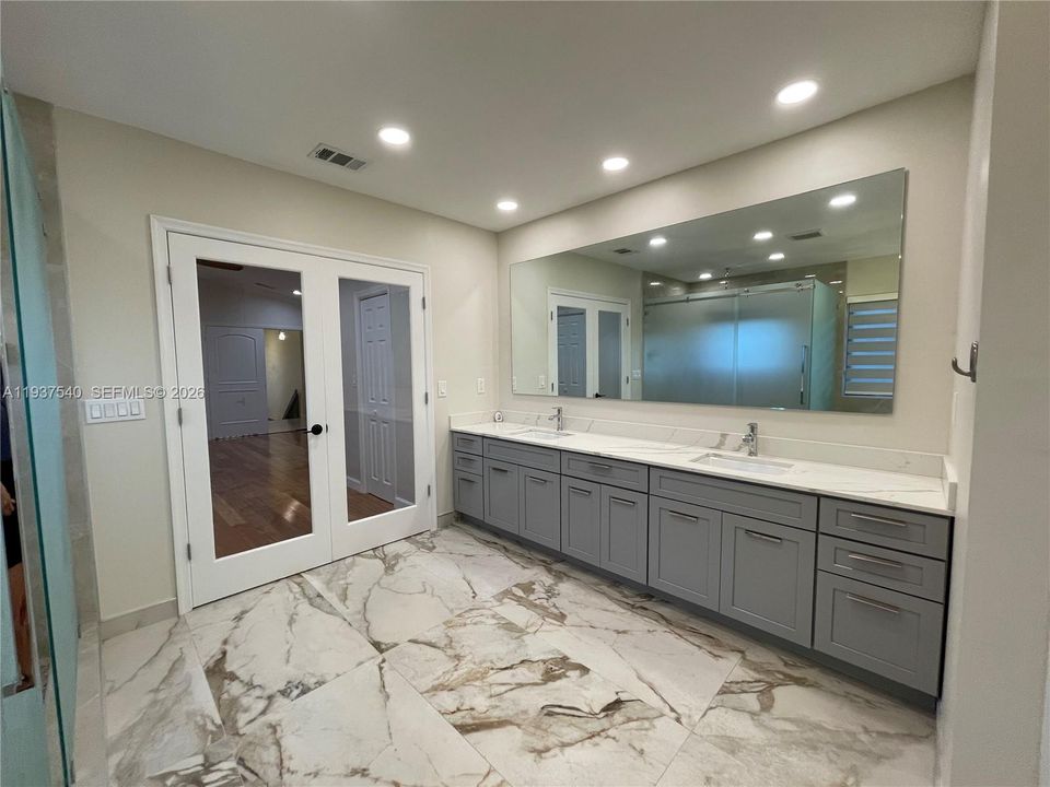 出租: $6,500 (4 贝兹, 3 浴室, 2732 平方英尺)