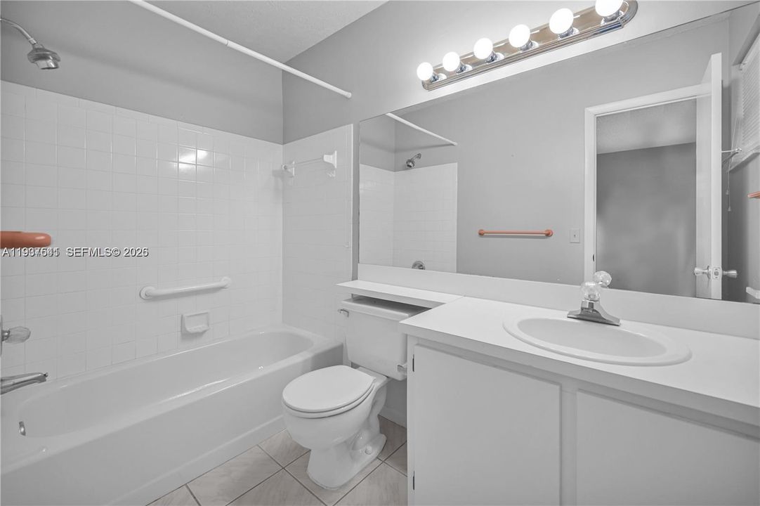 For Sale: $342,998 (2 beds, 2 baths, 1224 Square Feet)