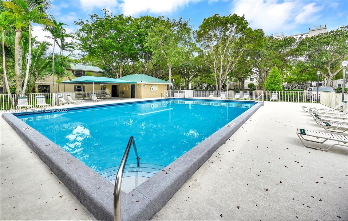 На продажу: $342,998 (2 спален, 2 ванн, 1224 Квадратных фут)