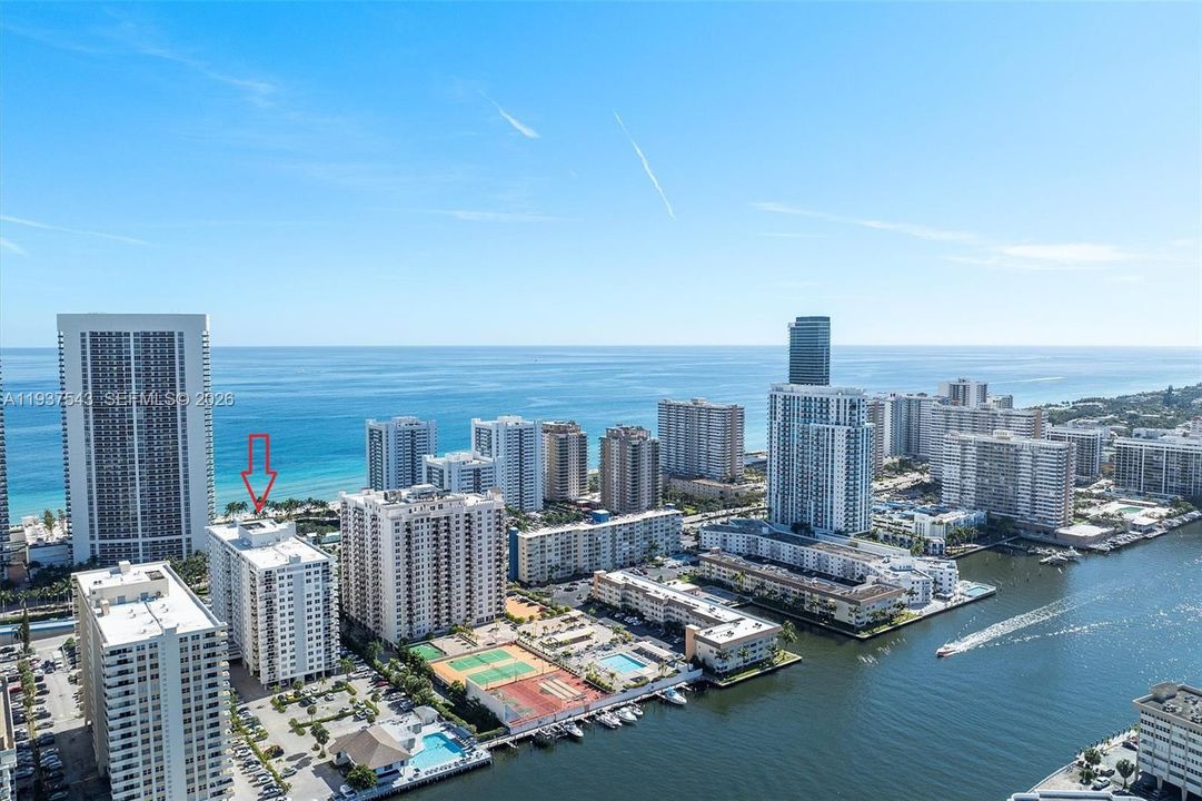 For Sale: $345,000 (2 beds, 2 baths, 1200 Square Feet)