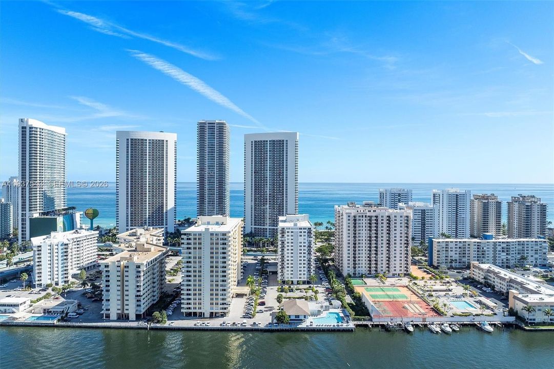 For Sale: $345,000 (2 beds, 2 baths, 1200 Square Feet)