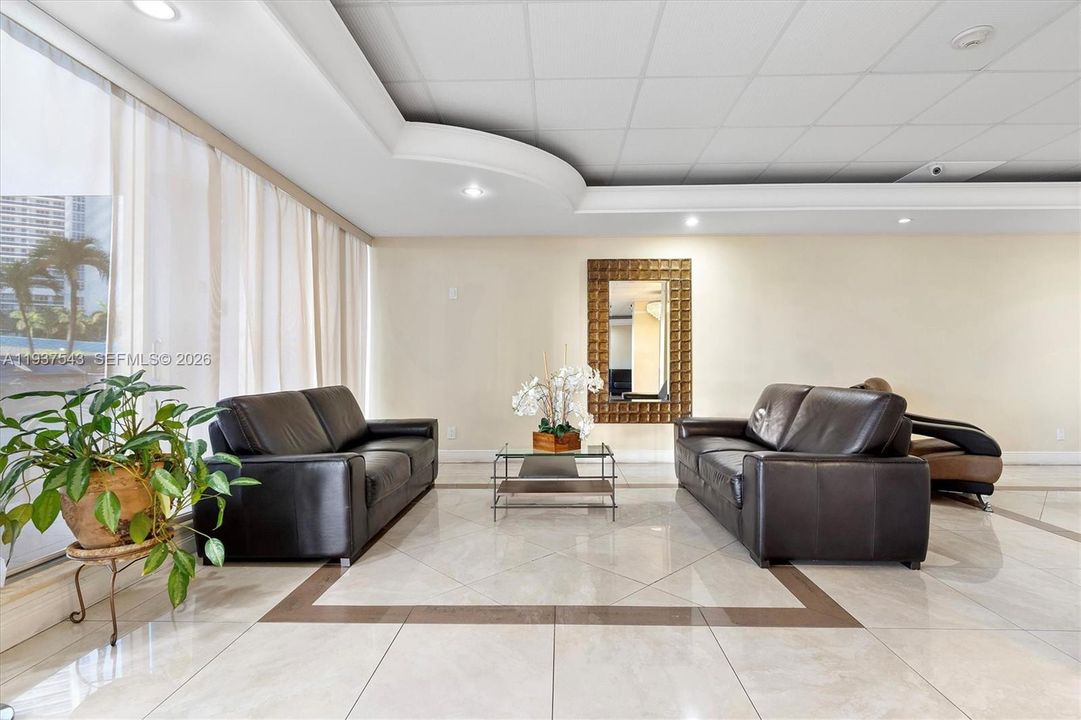 For Sale: $345,000 (2 beds, 2 baths, 1200 Square Feet)