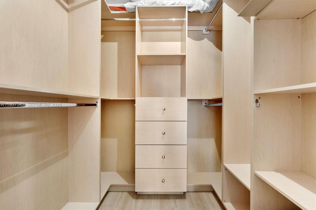 For Sale: $345,000 (2 beds, 2 baths, 1200 Square Feet)