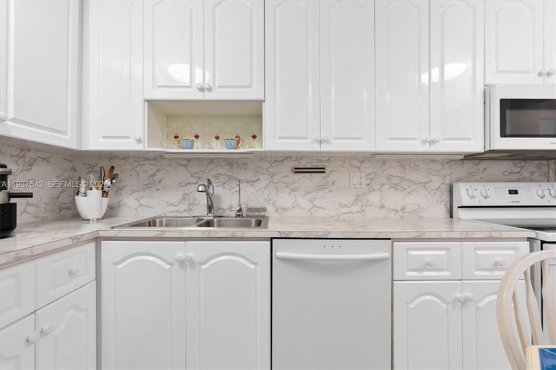 For Sale: $345,000 (2 beds, 2 baths, 1200 Square Feet)