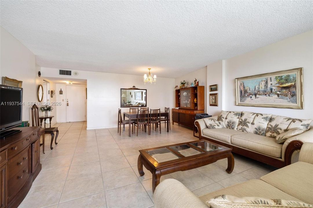 For Rent: $2,800 (2 beds, 2 baths, 1334 Square Feet)