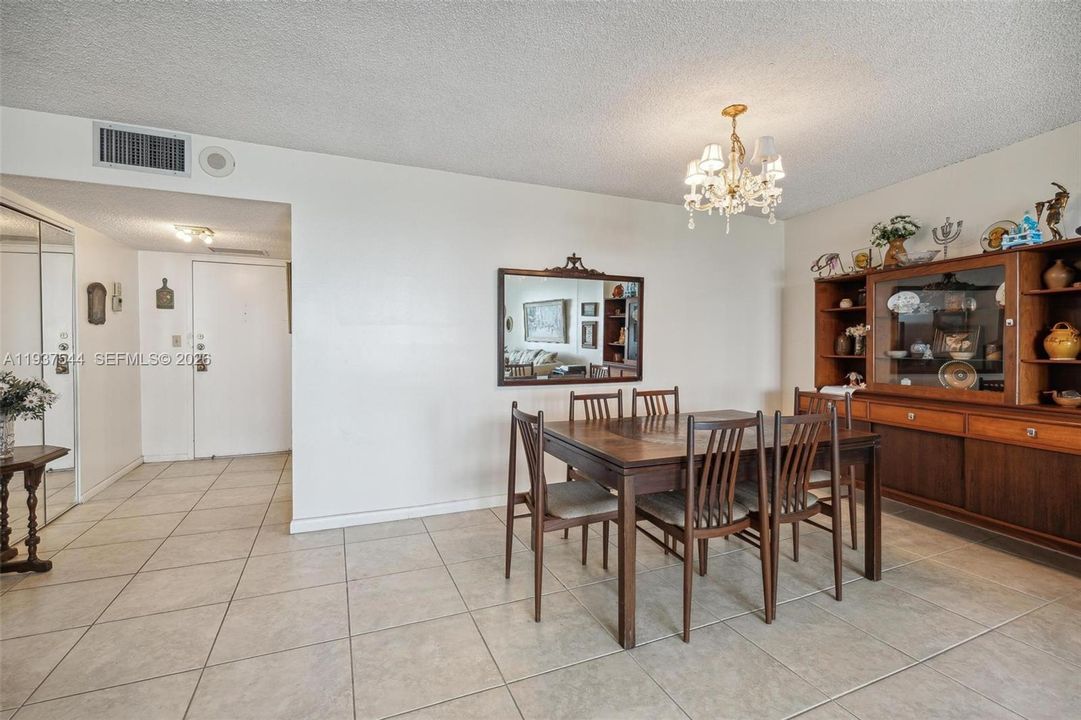 For Rent: $2,800 (2 beds, 2 baths, 1334 Square Feet)