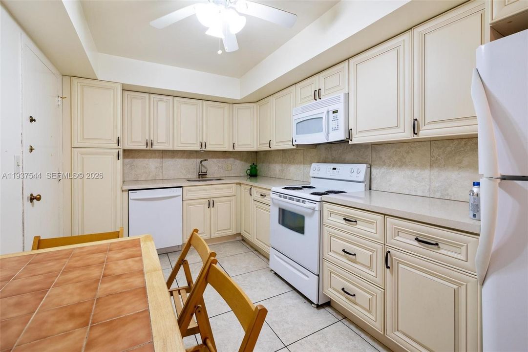 For Rent: $2,800 (2 beds, 2 baths, 1334 Square Feet)